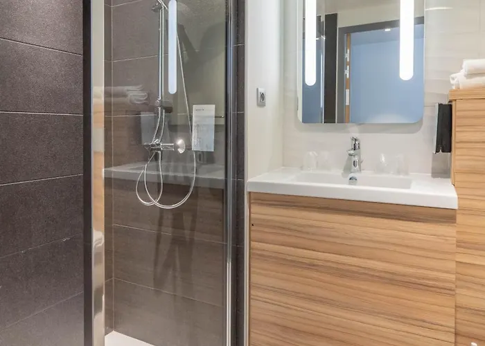 מלון Campanile Nord 3*